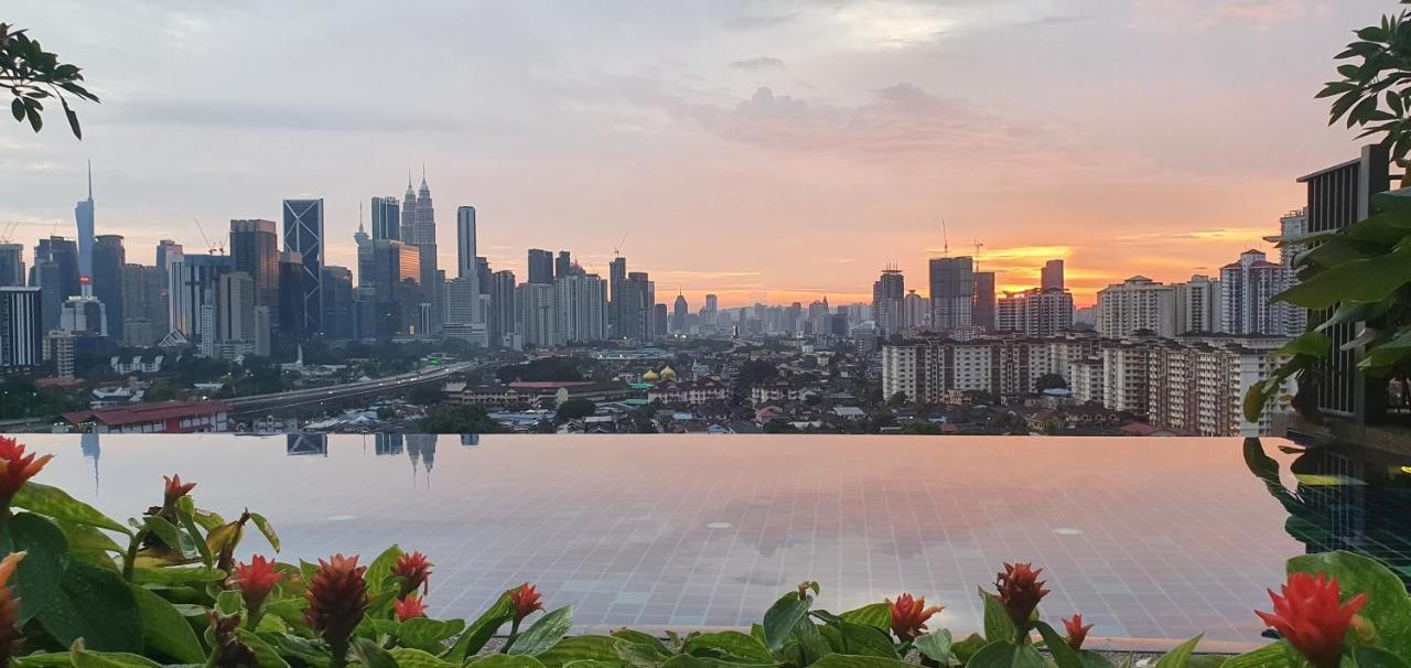 Studio Near Klcc And Lrt With Superb View Kuala Lumpur Zewnętrze zdjęcie
