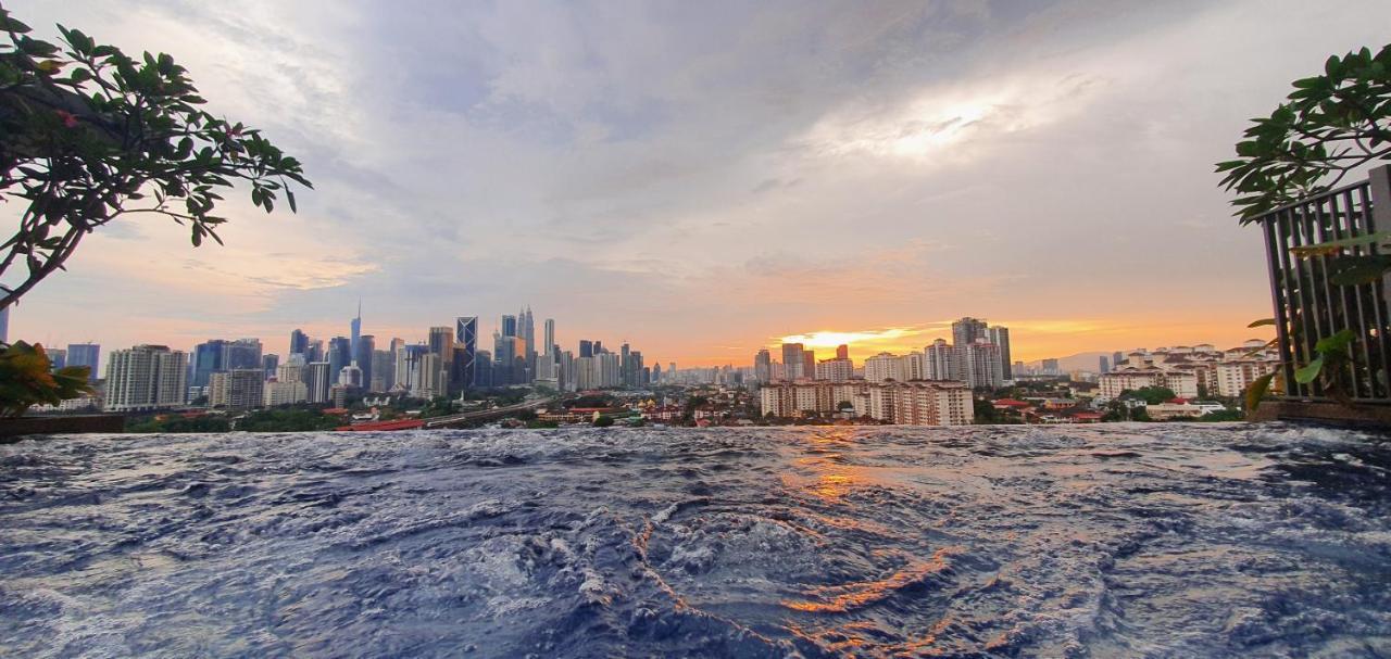 Studio Near Klcc And Lrt With Superb View Kuala Lumpur Zewnętrze zdjęcie